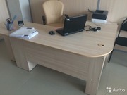 Офисные столы диваны